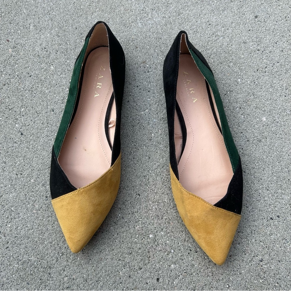 Zara‎ Black and Green Flats with Color-Block Design